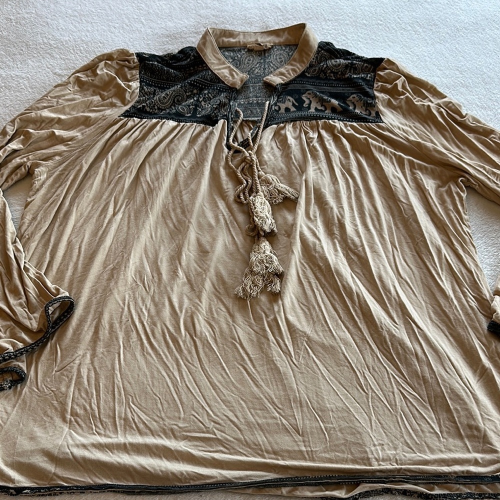 POL Beige and Black Patterned Top - Picture 2 of 8